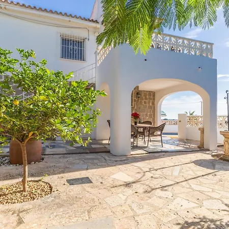 W Pool Seaview In Cometa Кальпе